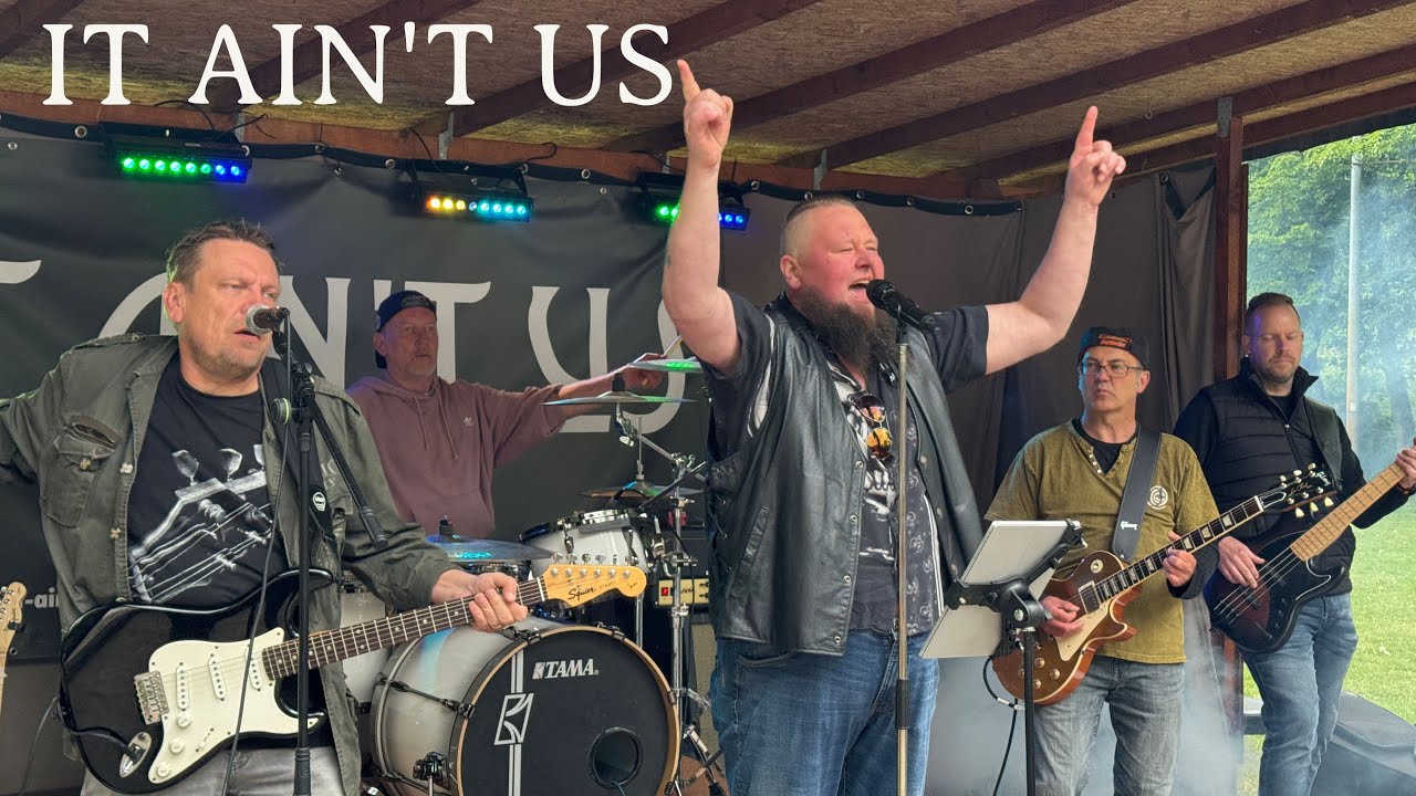 CLUBHAUS 06 - IT AIN'T US - ELECTRIC VERSION 5,3K