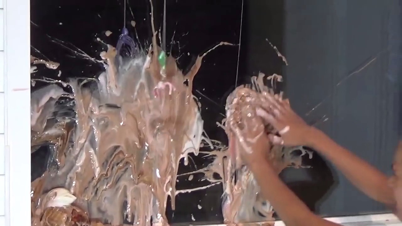 SPIDERS ATTACK GIRLS Eating Ice Cream Giant Gross Mess Toys To See Style