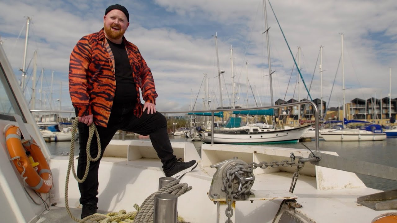 Peter Grimes: Tenor Nicky Spence sets sail… | Mae'r tenor Nicky Spence yn cychwyn ar daith...