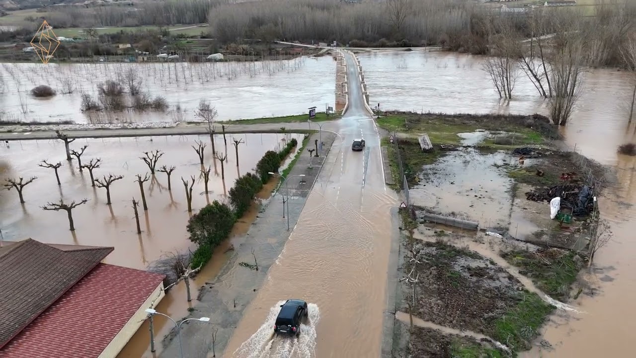Impresionantes imágenes de la crecida del Duero en Langa de Duero (Soria)
