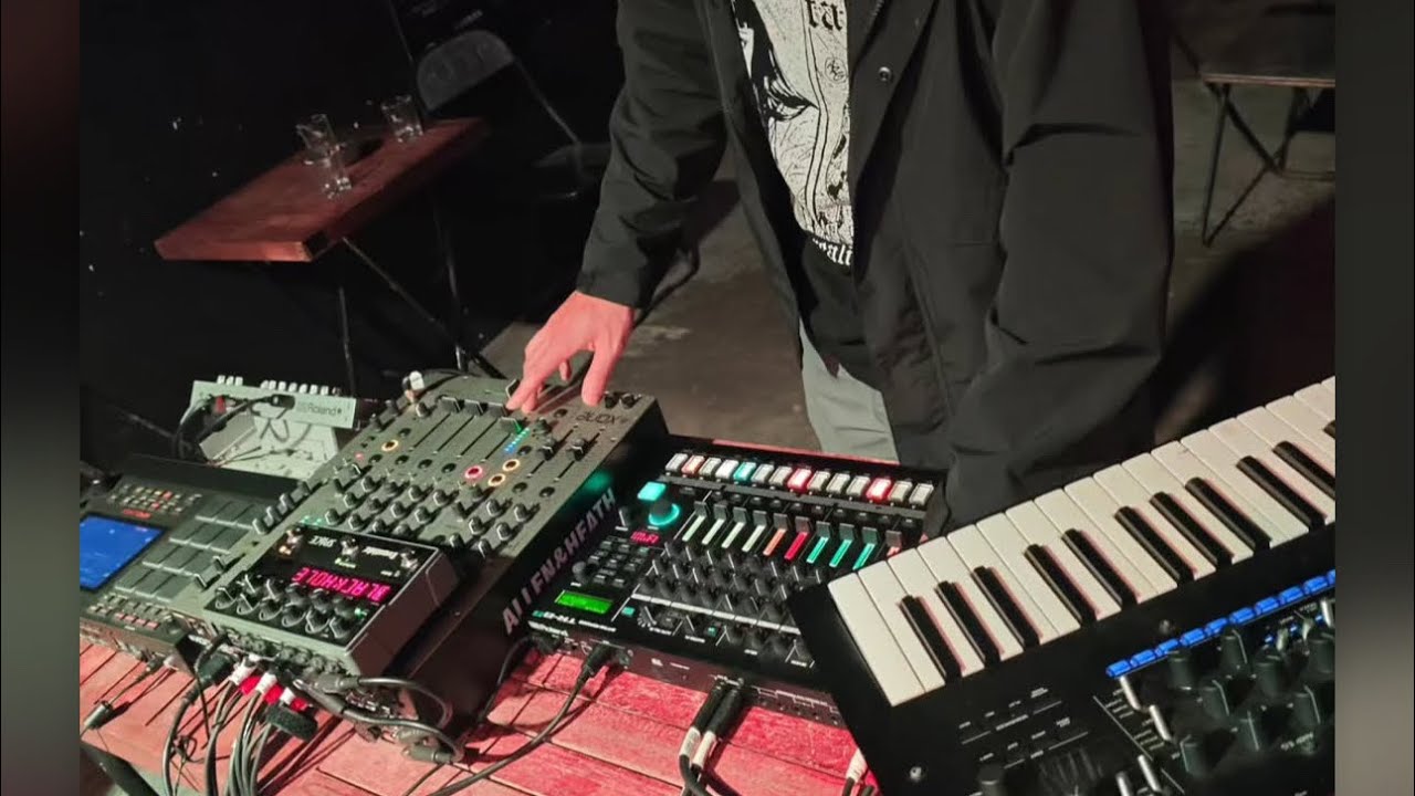 Sesion with Roland Tr8s and Bassline