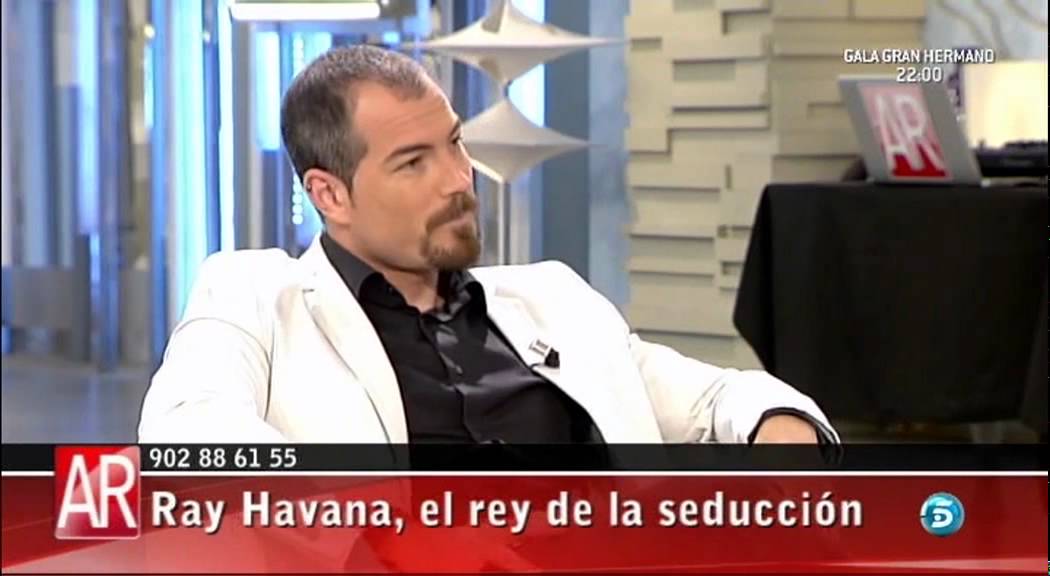 Ray Havana enseña seducción en televisión.