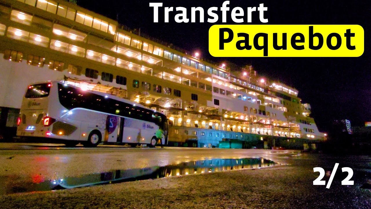 Les Clients Débarquent Au Pied de Leur Paquebot de Croisière à Brest