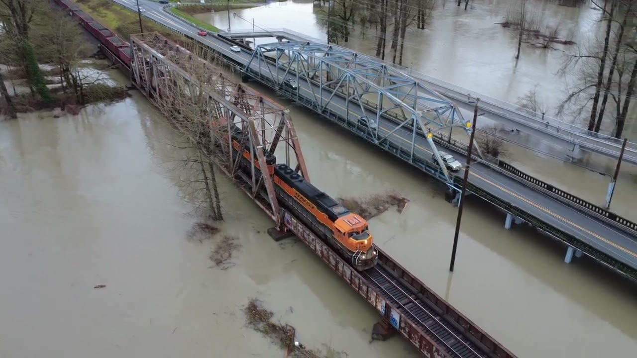 Skykomish River Floods, and a BNSF work train enroute to fix a washout (Sultan, WA) - 12/11/2025