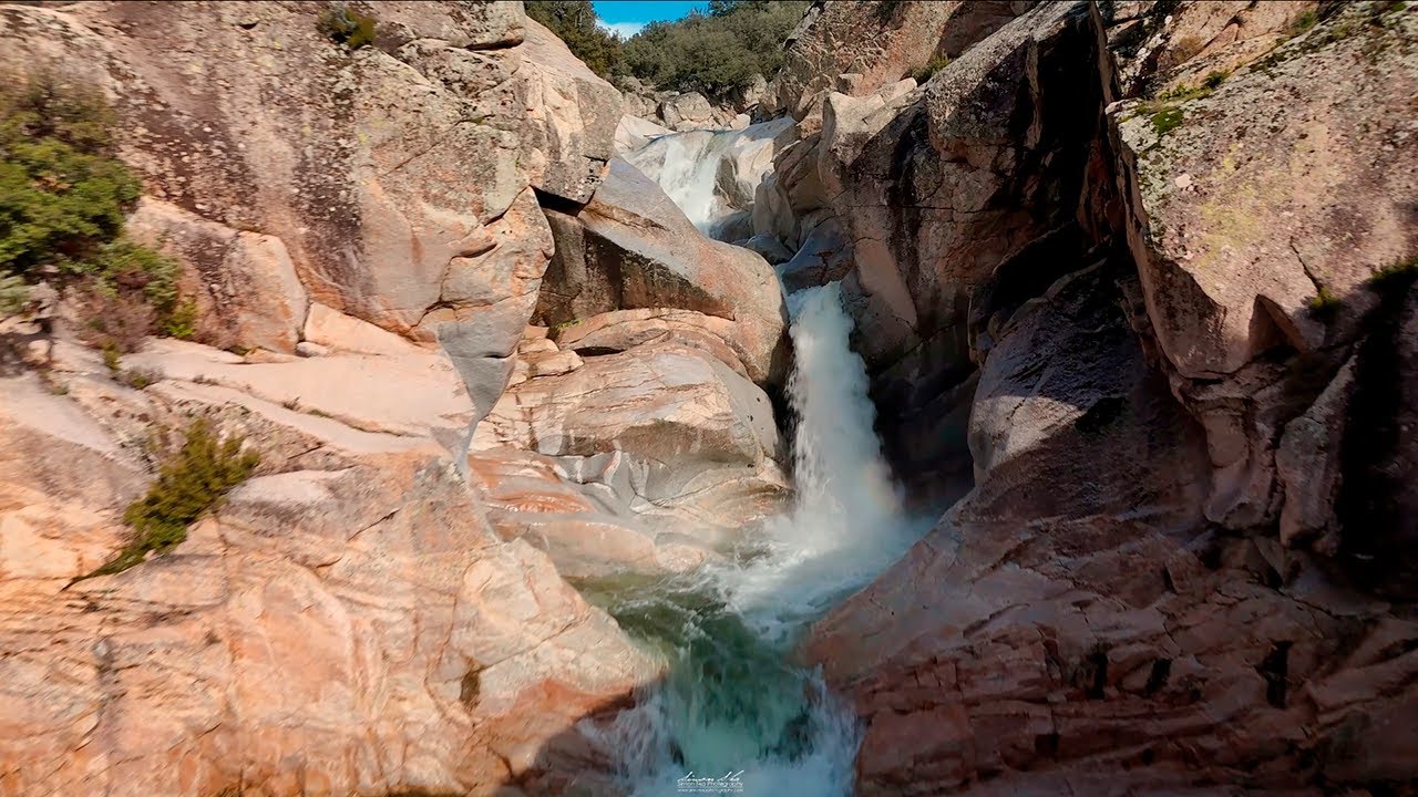 Cascate e piscine naturali di Bau Mela (Villagrande Strisaili - Sardegna) drone 4k