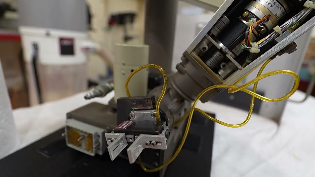 Deep dive inside the first production electric robot - 1979 Unimate PUMA 260 - and controller