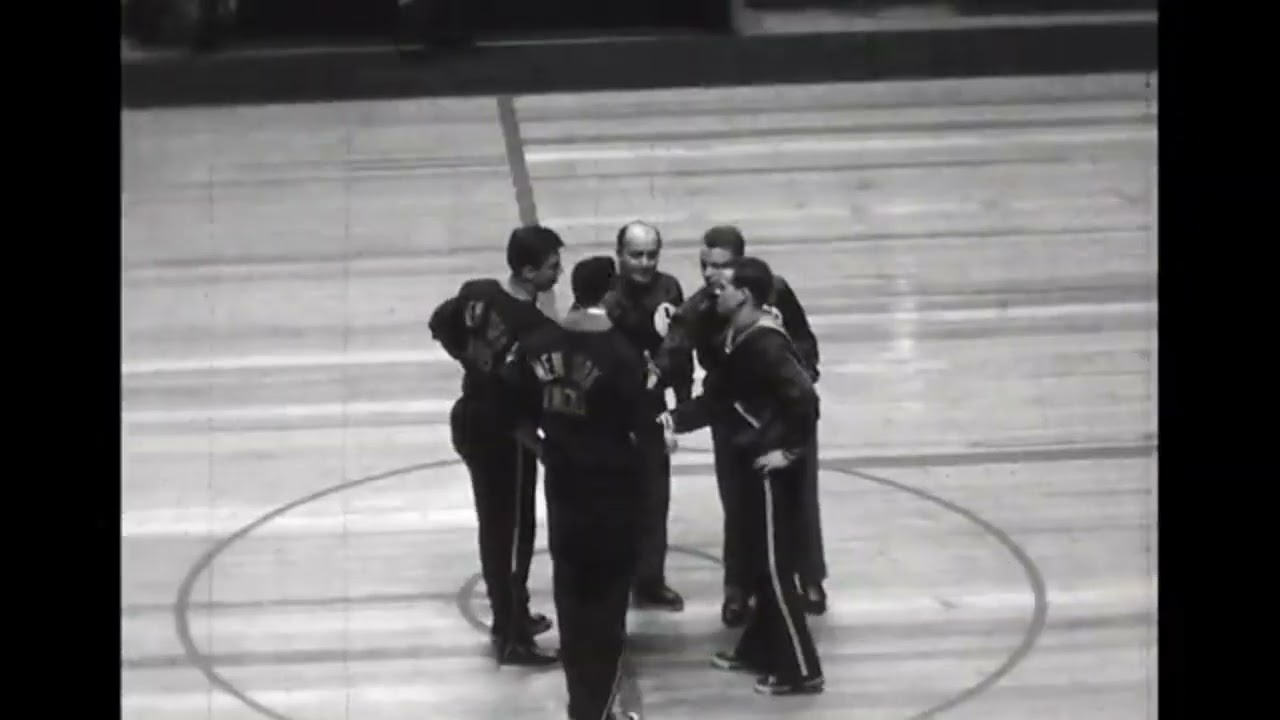 Fort Wayne Zollner Pistons and New York Knickerbockers getting ready for game (January 7, 1950)