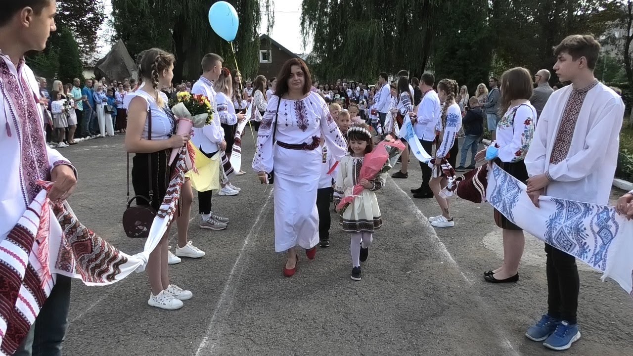 Свято Першого дзвоника  у Надвірнянській ЗОШ І - ІІІ ст.  №3