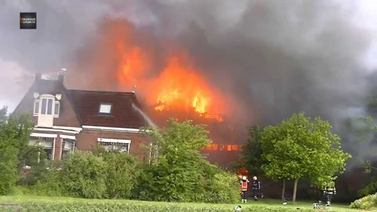 Grote boerderijbrand in Munnekezijl