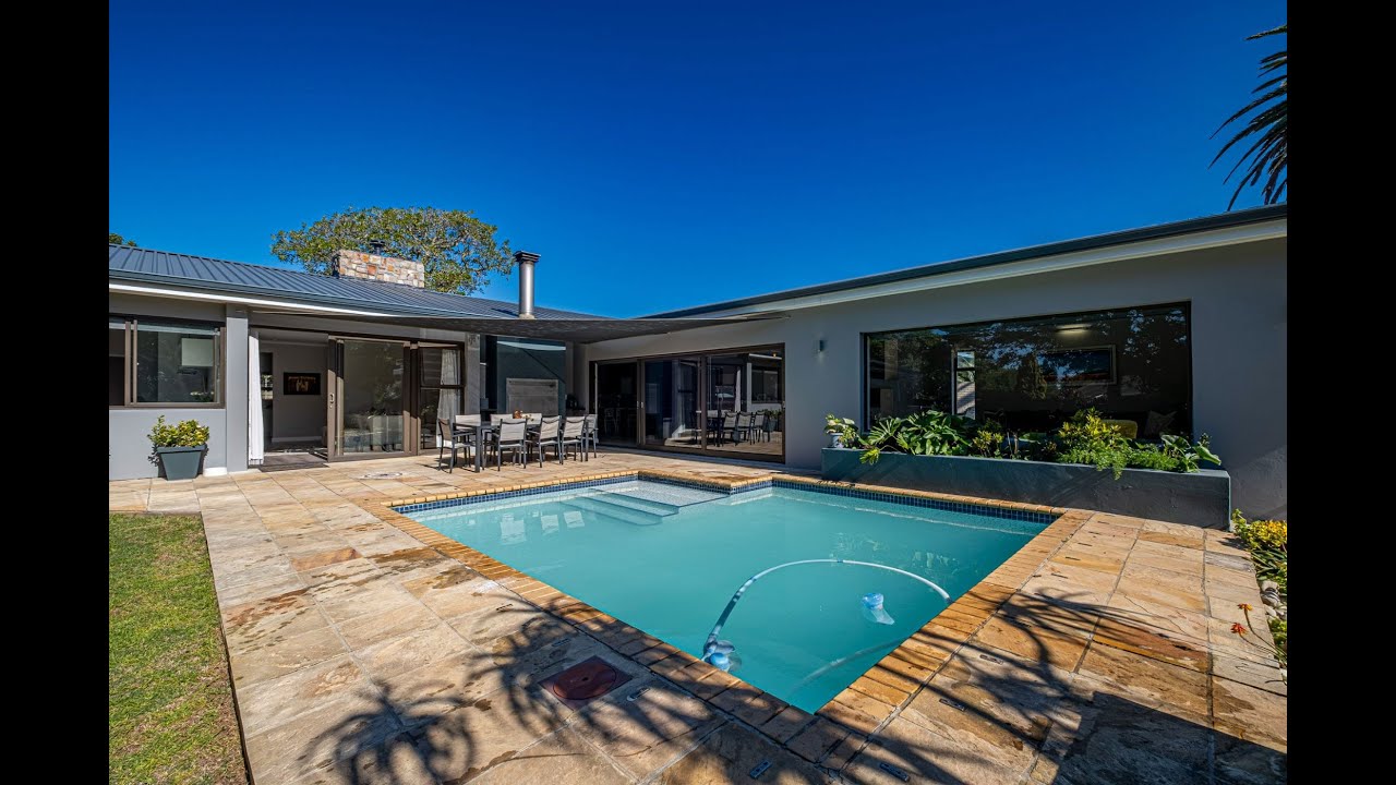 4 bedroom house for sale in Summerstrand | Pam Golding Properties