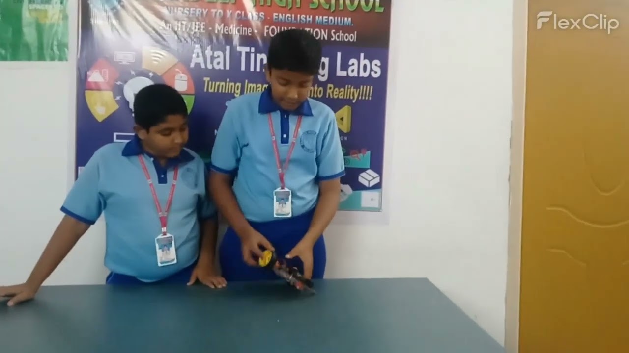 LINE FOLLOWER ROBOT // SAANDEEP HIGH SCHOOL// ATAL MARATHON // 2024