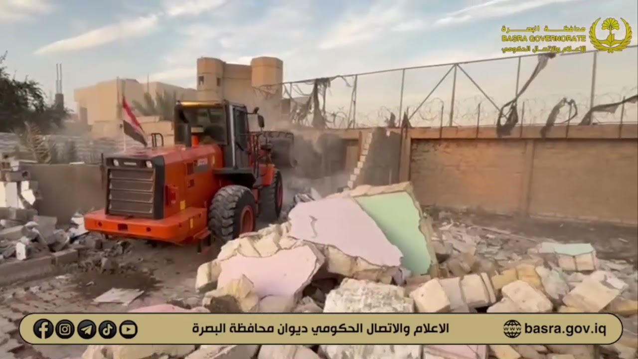 لتعارضها مع تنفيذ إحدى المشاريع الخدميةالتجاوزات تنفذ حملة لإزالة الدور العشوائية في منطقة البراضعية