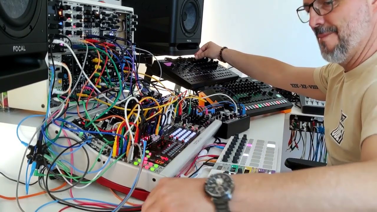 #11 Eurorack Modular // Roland TR-8S // SH-4D Techno Jam