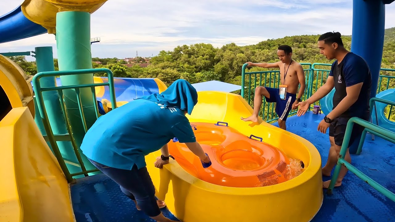 Let's Try All Water Slides At Escape Theme Park in Penang Malaysia