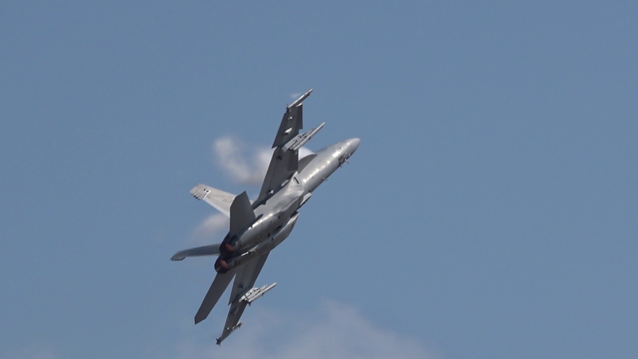 RAAF F/A-18F Super hornet Display Friday Avalon Airshow 2017