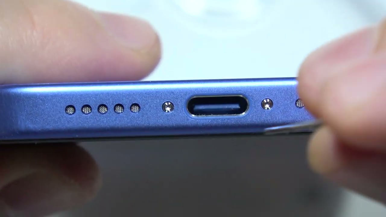 iPhone 16: How to Clean Charging Port with Household Items?
