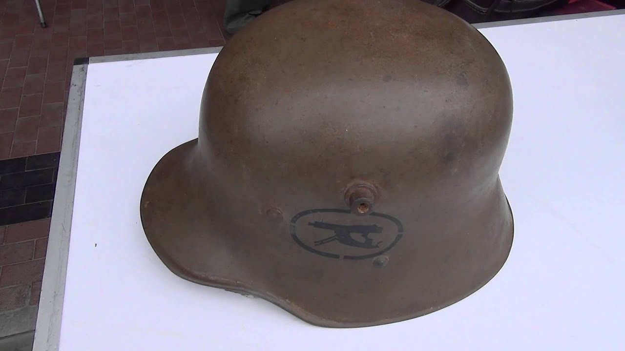 ELMETTO AUSTRIACO DELLA 1^ G.M. DEI REPARTI MITRAGLIERI.