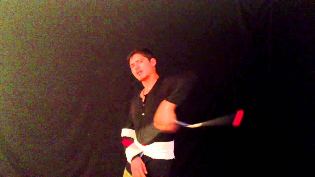 Nunchakutricks.com Week 6: Creative One Handed Ninja Move