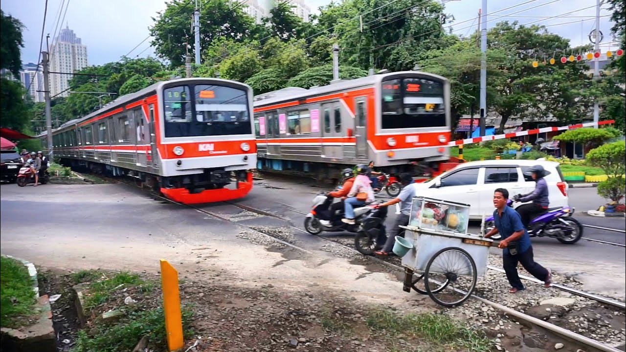 🔴 Perlintasan kereta KRL jalur ngebut‼️Rusak bikin extreme