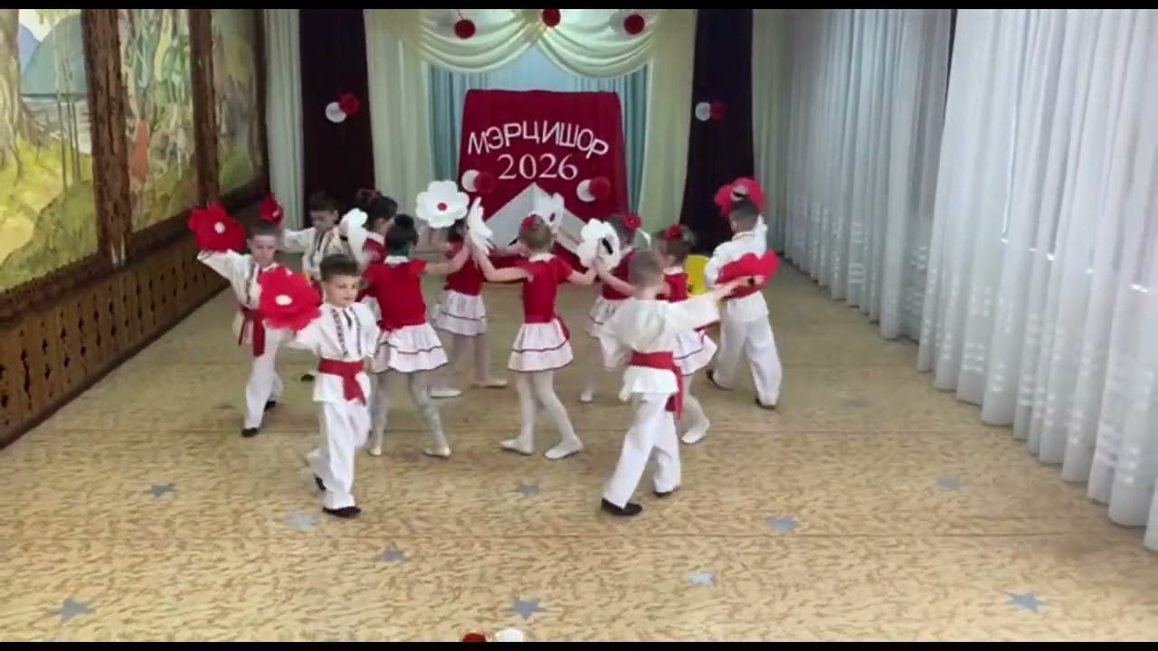 Стилизованный народный танец (молдавский)