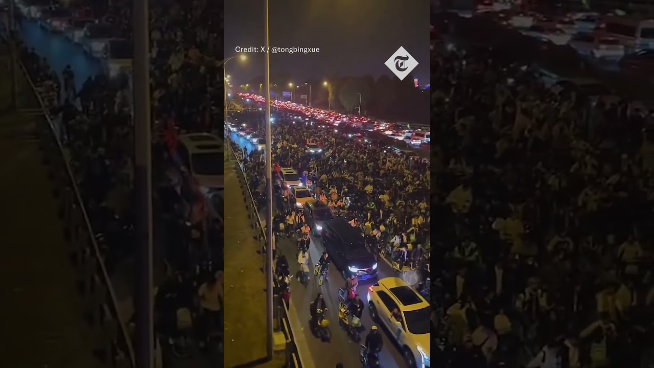 &lsquo;Dumpling&rsquo; protest sees 100,000 Chinese students bring highway to standstill