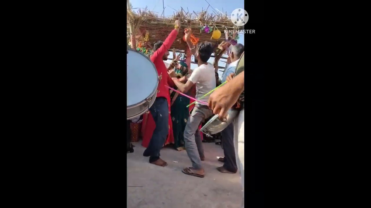 आजाद सिंह जी बैंड में कैसिओ बजाते हुए 