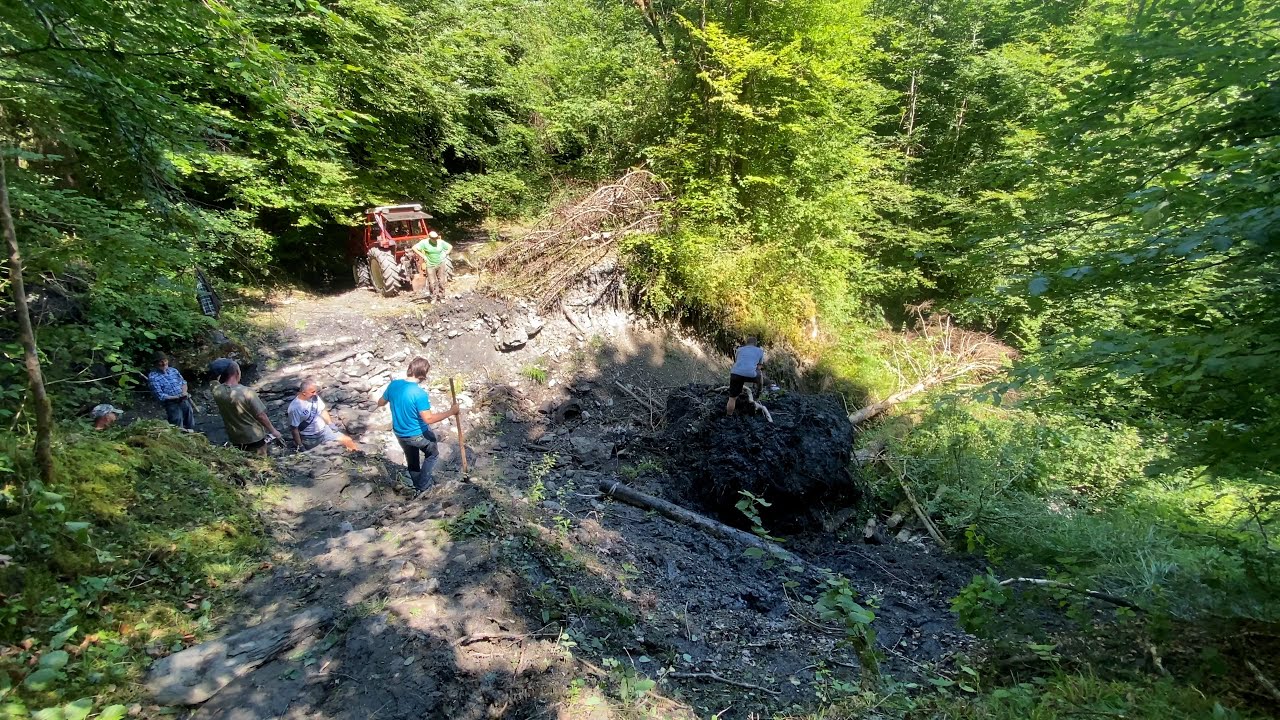 Ugine :  Le chemin du lieu-dit de la Montaz remis en état grâce à un chantier participatif