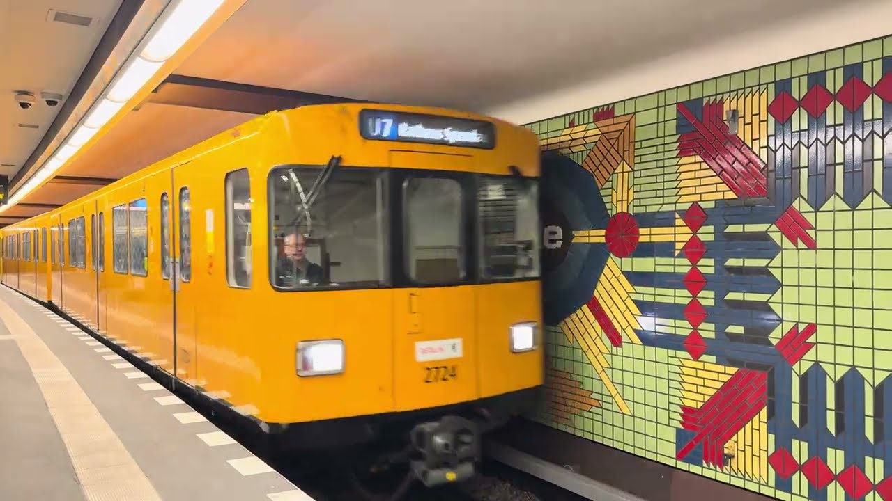 U-Bahn U7, nach Rathaus Spandau, am Fehrbelliner Platz, Berlin
