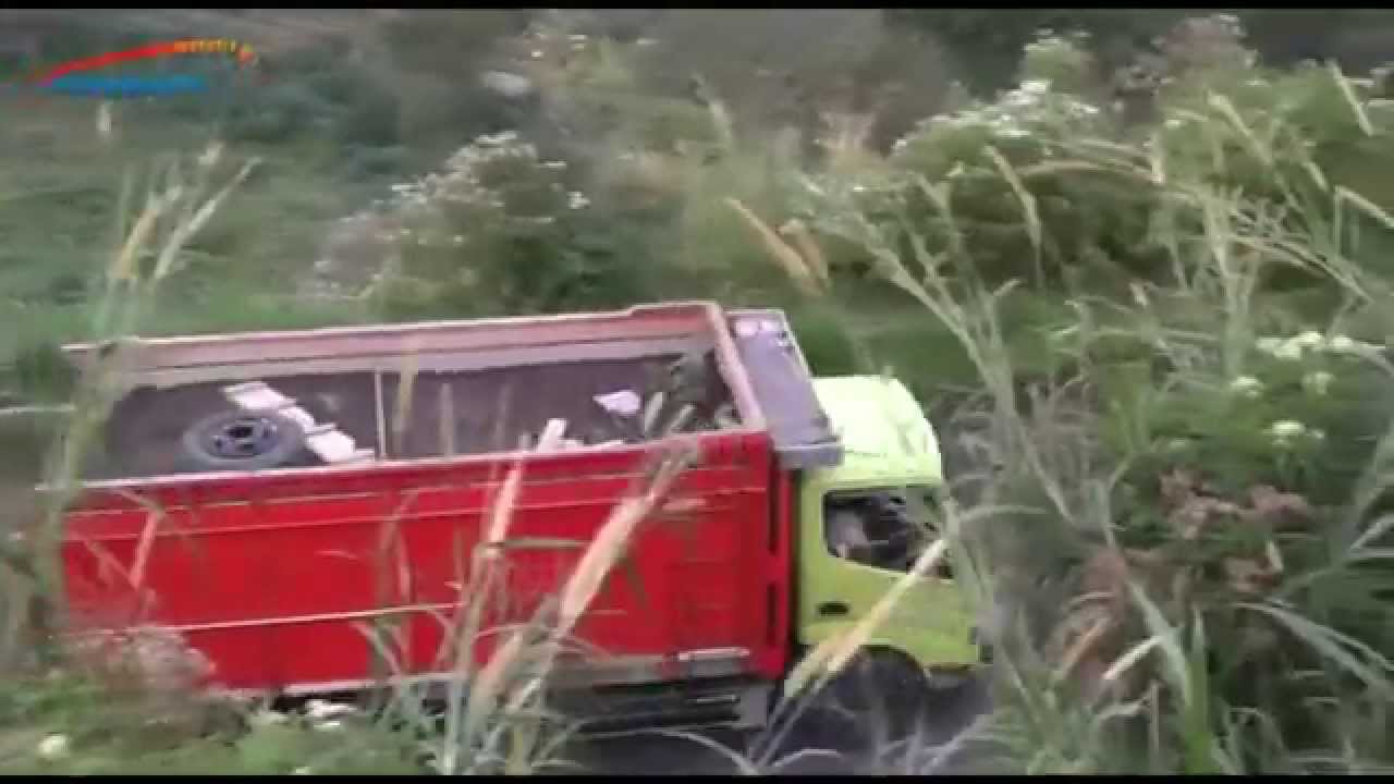 Jalur Muntilan Ditutup, Sopir Truk Pasir Lintasi SSB