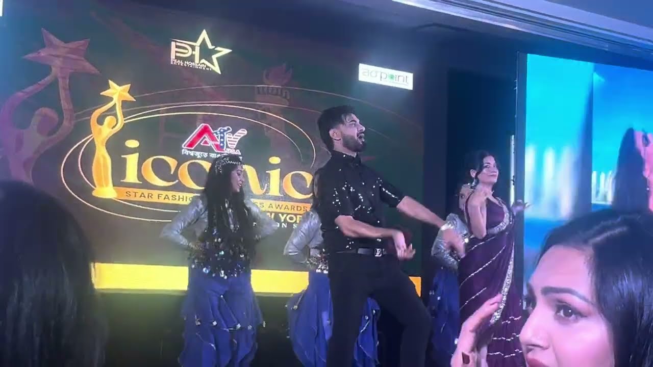 Lage Ura Dura | Live Performance Iconic 2024 | Mega Hit with Mandhira