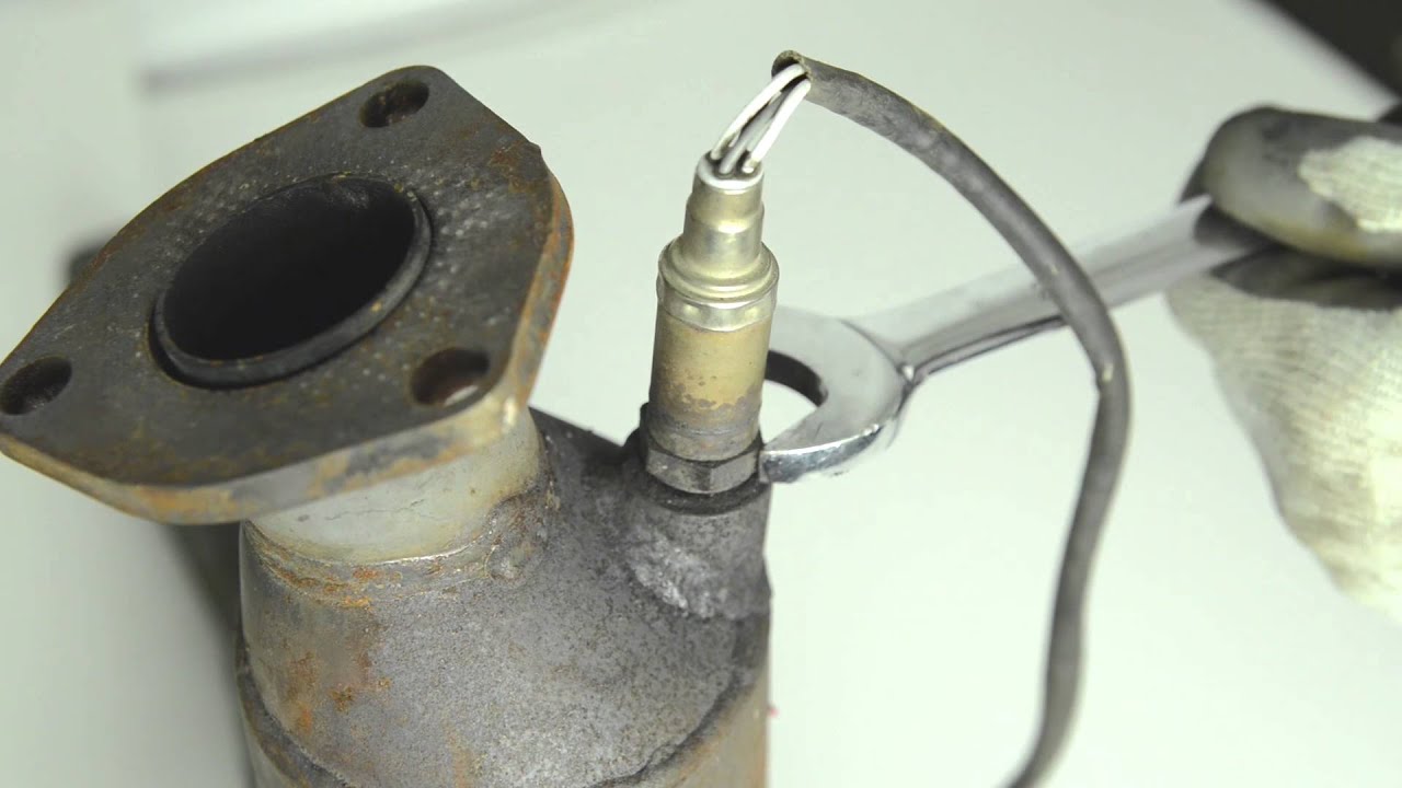 Removing a Stuck 02 Sensor with the Mini-Ductor® II