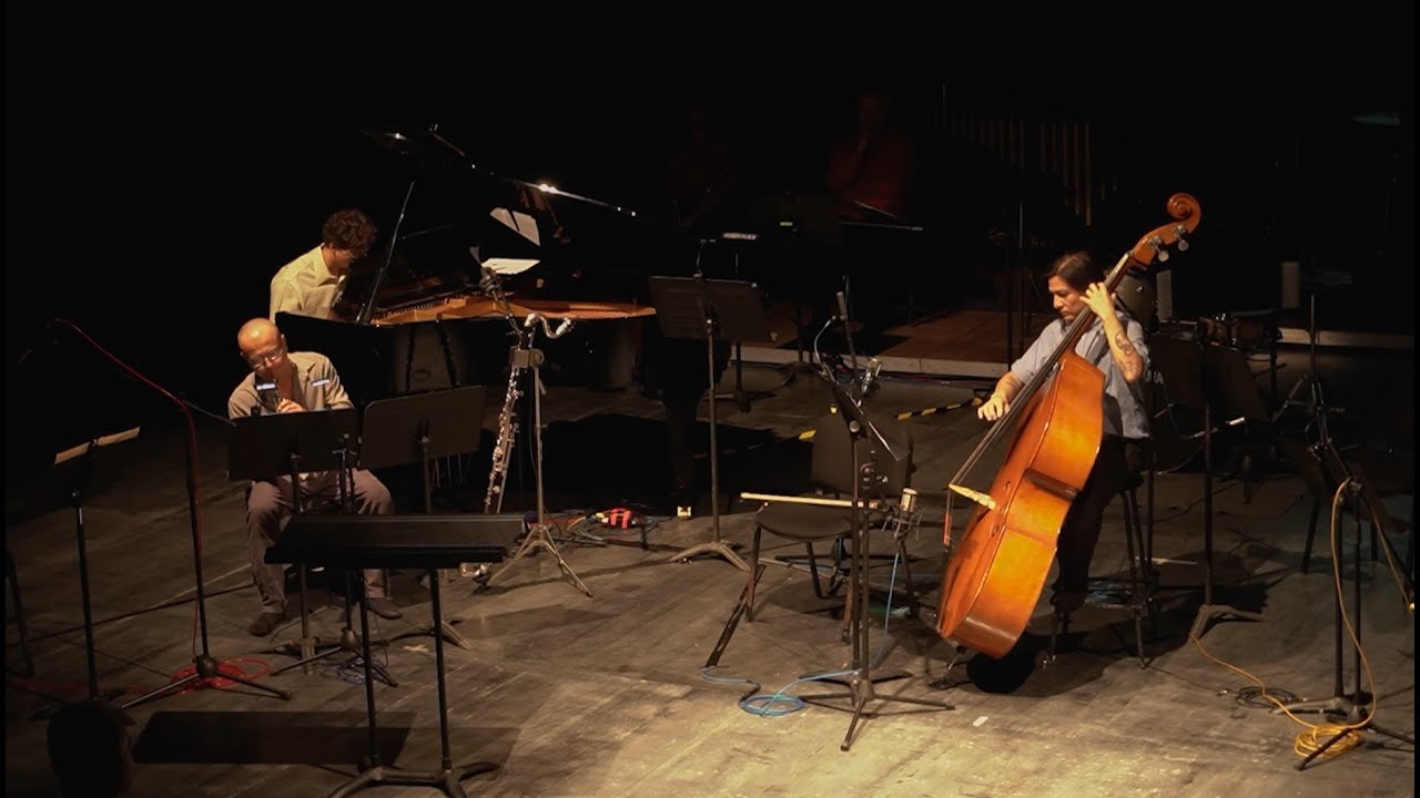 47 Tonos de Azul (2014), Germán Romero