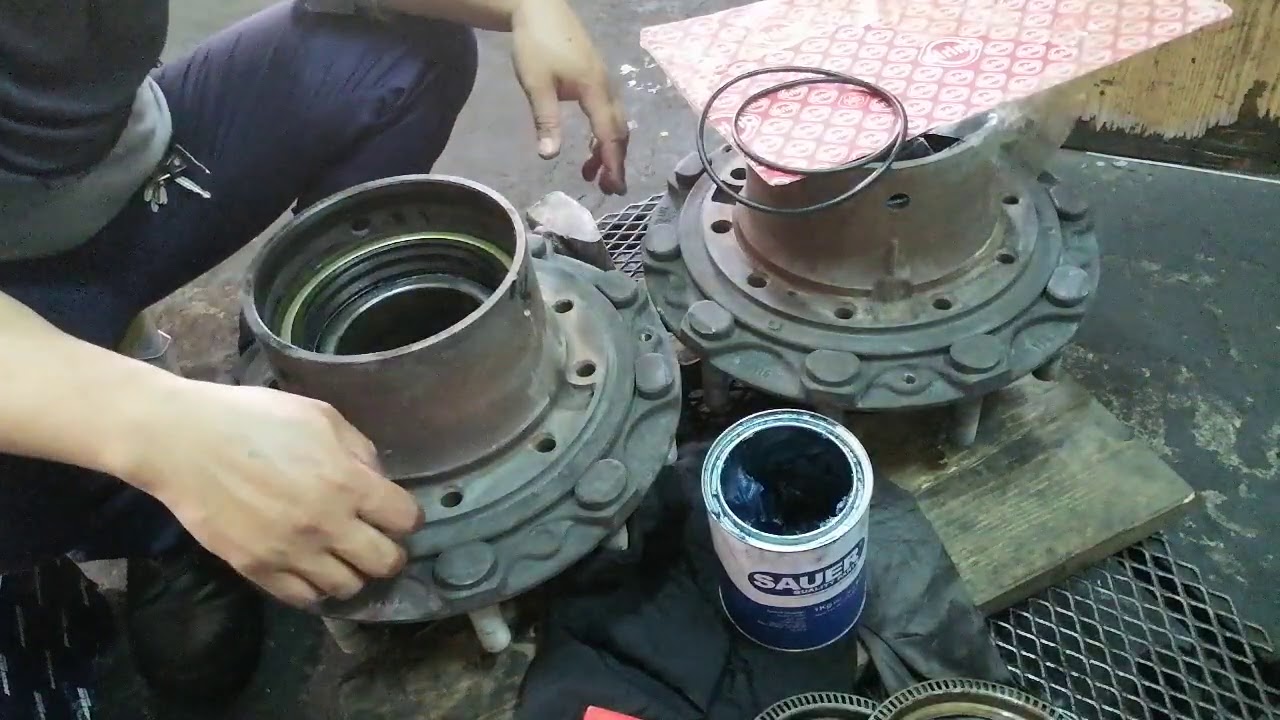 How to Replace hub seal. And rotor disc actros 2040 mercedes benz