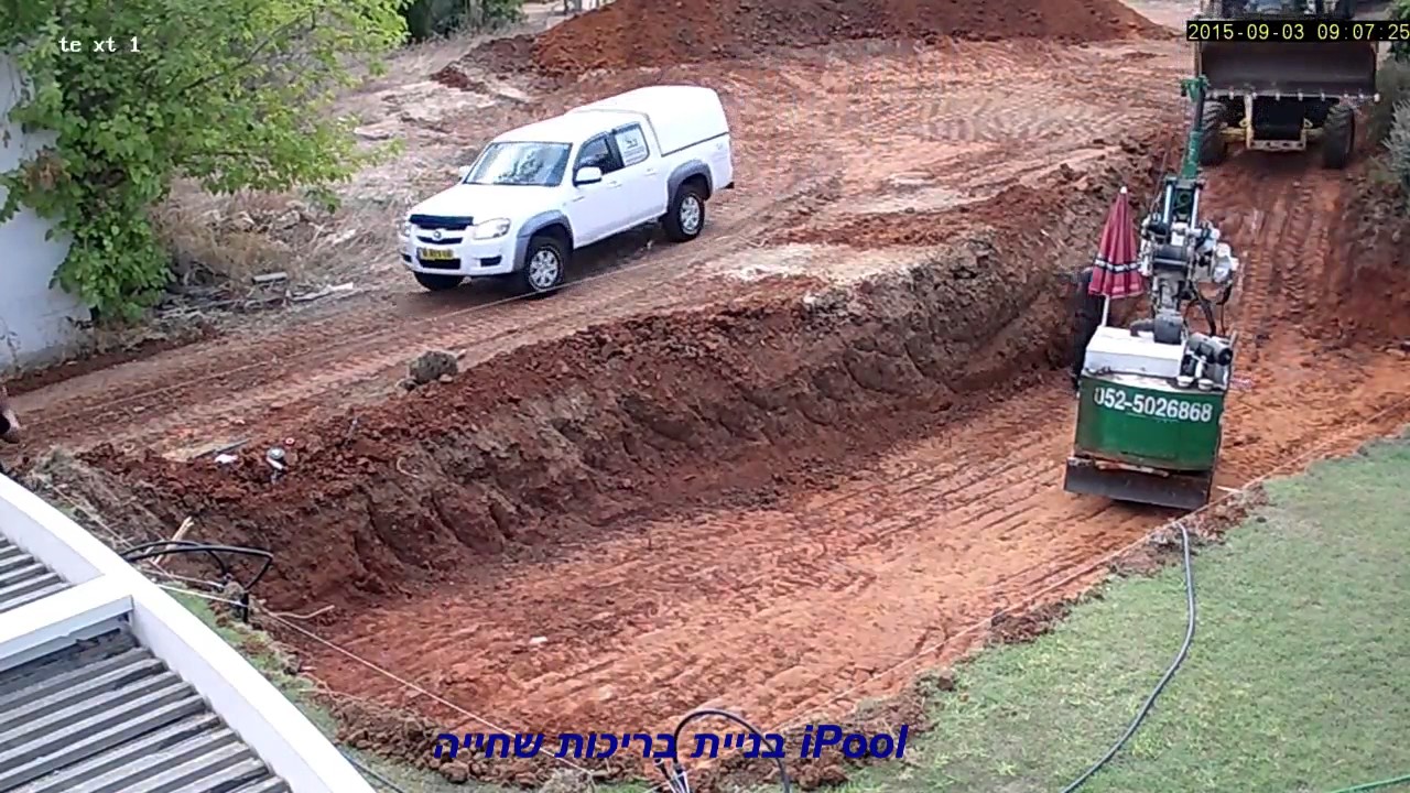 בניית בריכת שחייה   סימון הבריכה וחפירת כלונסאות