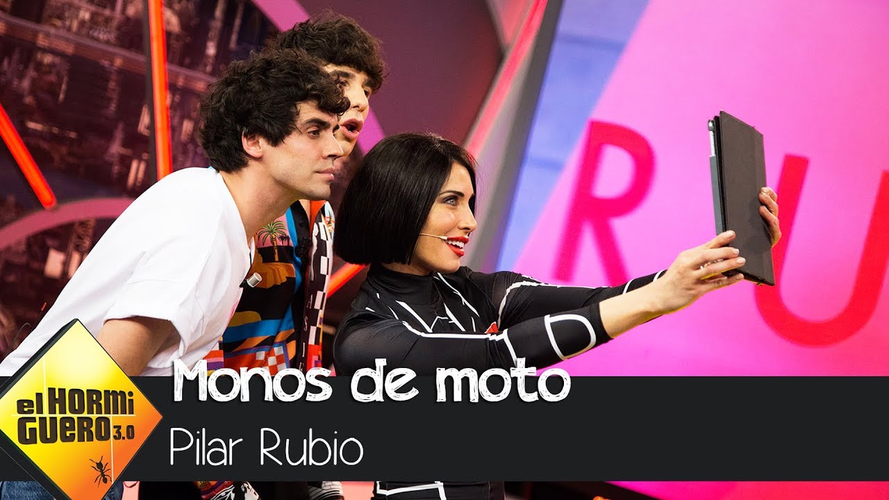 Pilar Rubio enseña a 'Los Javis' la última tendencia de moda: el mono motero - El Hormiguero 3.0