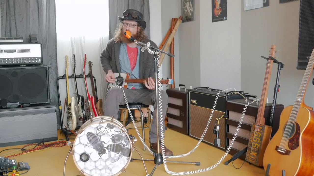Rollin’ and Tumblin’ on Cigarbox Guitar and Telephone Mic