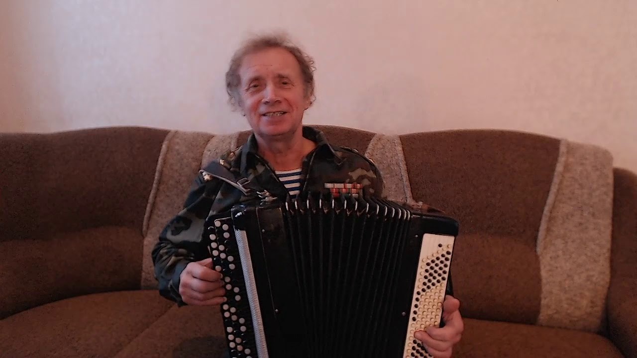 Поднималась зорька...