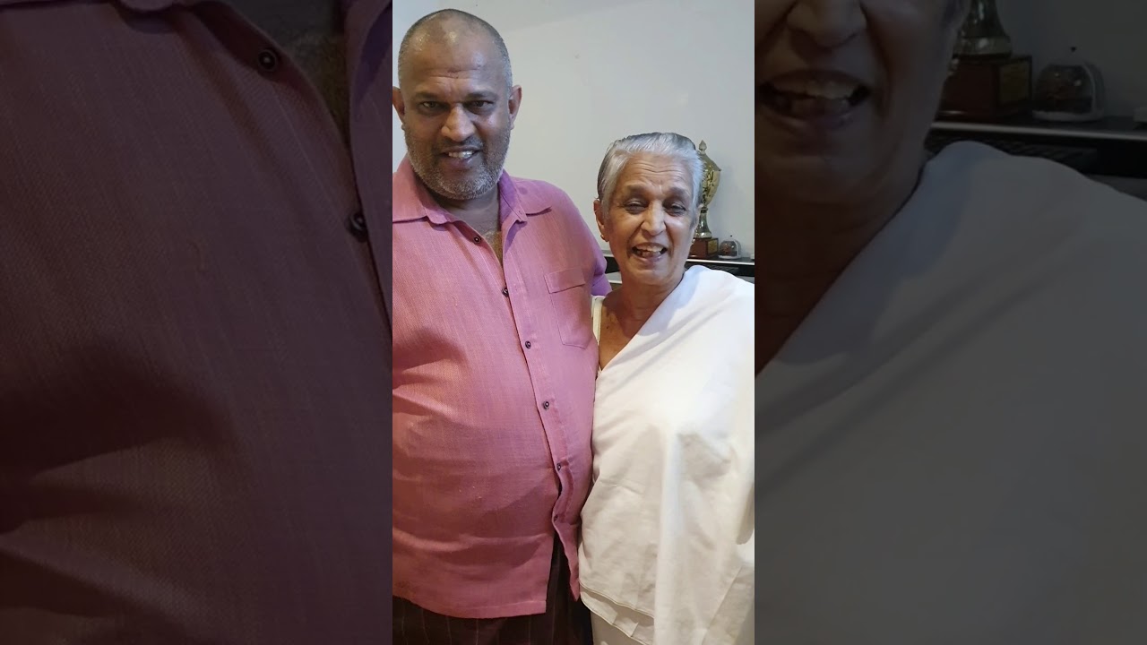 අද අම්මා බලන්න ආවා 27=04=2020 අම්මා සිල් අරගෙන