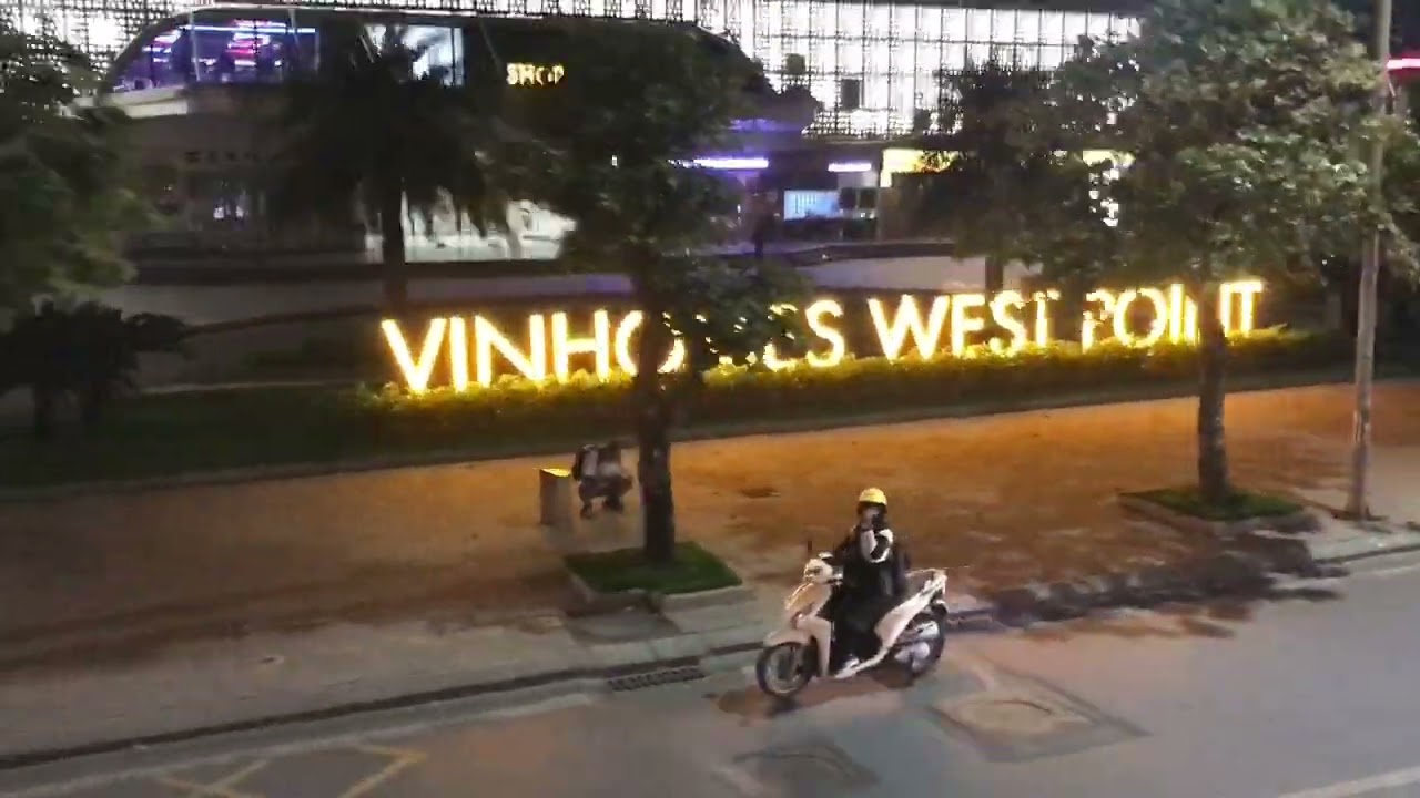 View thành phố lên đèn trên xe buýt 2 tầng 