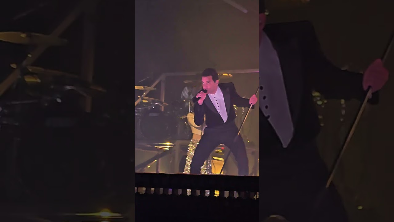 Mika Torino 04/03/2026 Eleven (with fan action)