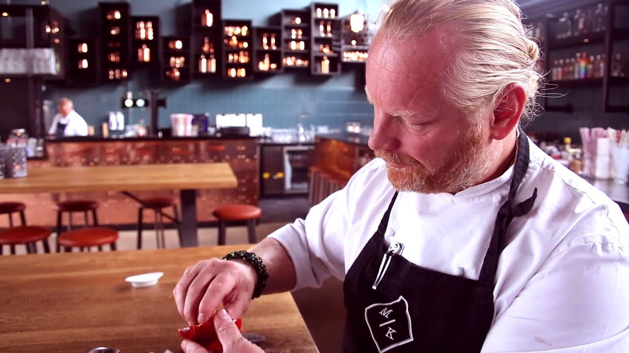 MaMa Kelly Den Haag: Executive chefkok IJsbrant Wilbrenninck legt uit hoe je kreeft eet !!
