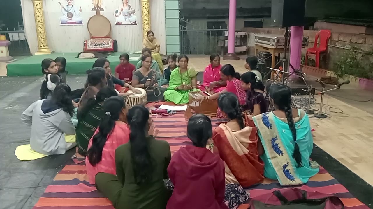 तबला व पेटी वरील रात्रीचे मंदिरातील भजन 🙏🙏