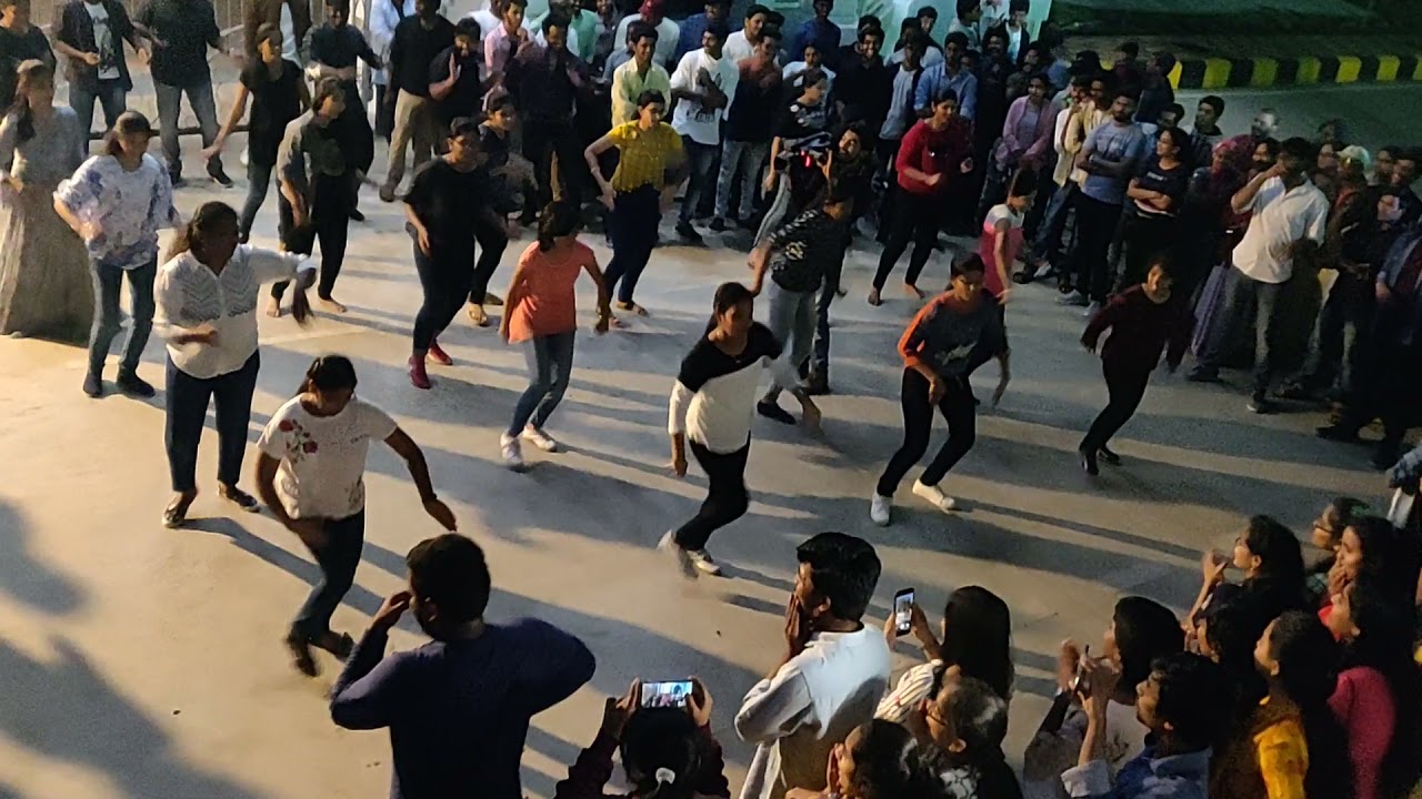 DRAVENCORES 2K17 GSL MEDICAL COLLEGE. NEW YEAR 2019 FLASHMOB