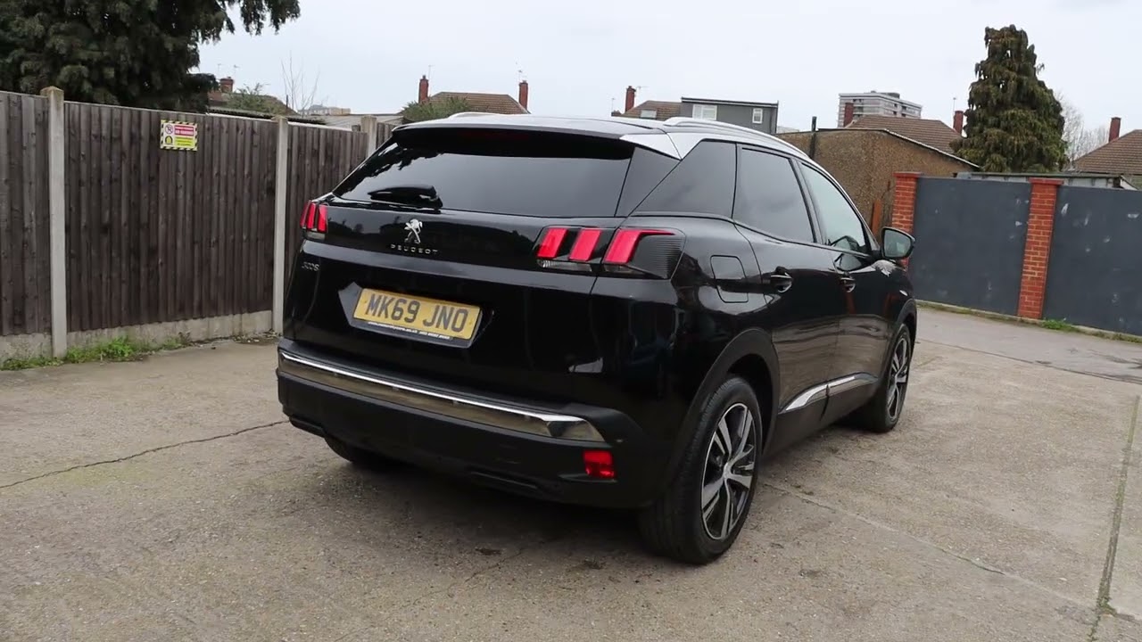 MK69JNO Peugeot 1.2 PURETECH ALLURE SUV 5DR PETROL MANUAL SAT NAV BLUETOOTH DAB STEREO APPLE CARPLAY