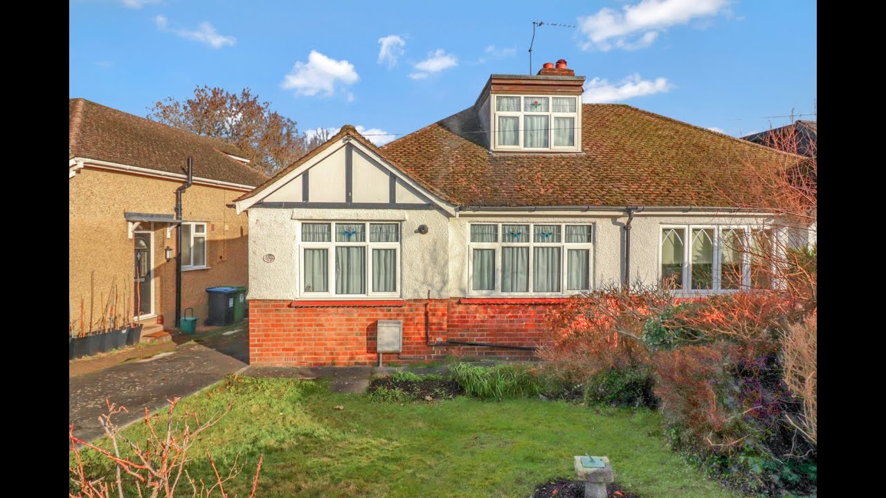 Semi-Detached Bungalow in Need of Modernisation