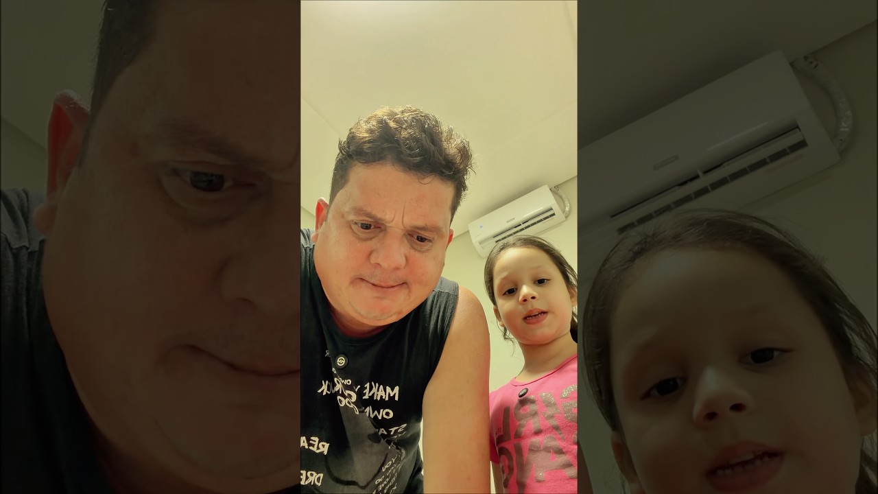 Acho que o problema &eacute; as pilhas! #humor #piadascurtas #comedia #piadasrapidas #comedy