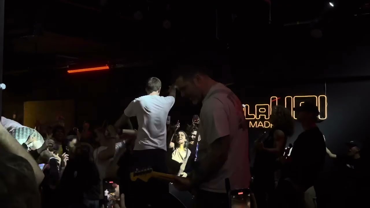 No  Pressure Live  - Both Sides - Madrid 