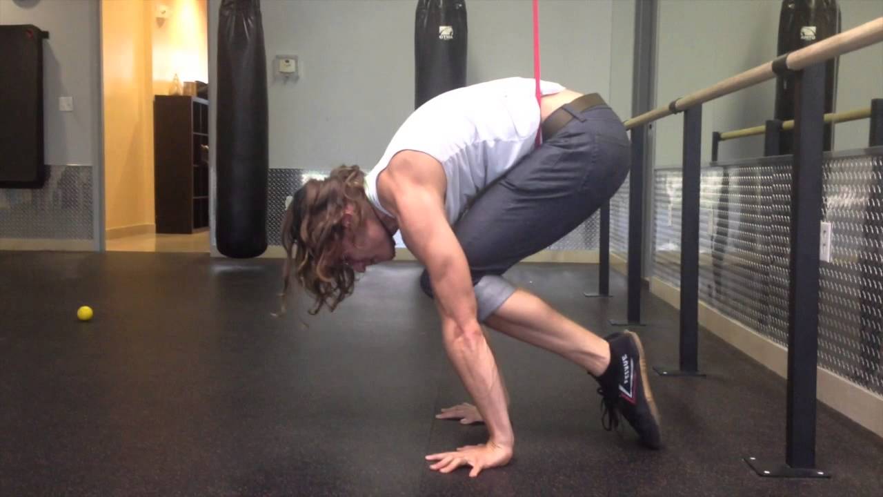 Hanging Scapula Protraction (band assisted tuck planche)