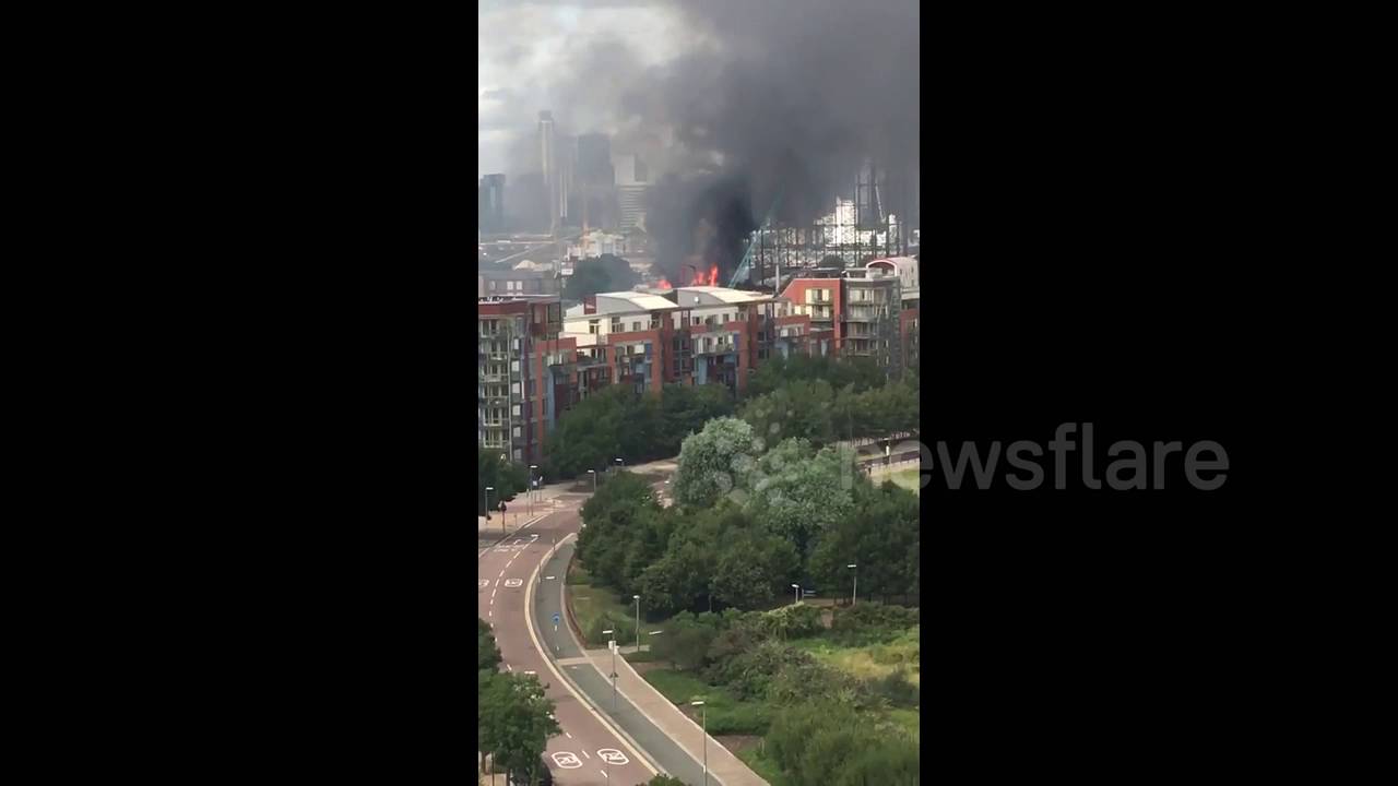 Huge fire in Greenwich, London