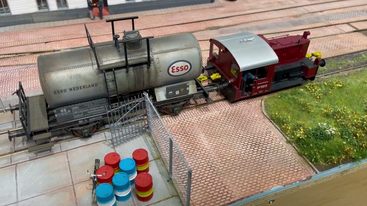 Spoor 0 Lenz Köf ii met werkende BSI rangeerkoppeling